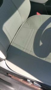 แผ่นรองนั่งในรถยนต์ แผ่นรองเบาะ หุ้มเบาะหนังหน้ารถ เสื่อกันลื่นสี่ฤดู เบาะรองนั่งเก้าอี้เอนกประสงค์ ที่หุ้มเบาะ เสื่อหนังรองเบาะในรถยนต์ 1 ชิ้น เบาะนั่งคนขับ