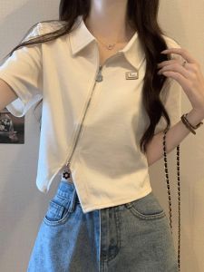 เสื้อยืดคอโปโลแขนสั้นทรงหลวมสไตล์เกาหลีสำหรับผู้หญิงในฤดูร้อน 2025 ทรงเข้ารูปเอวสูง แขนสั้น ดีไซน์ฝรั่งเศส ดีเทลดีบุ แขนสั้น