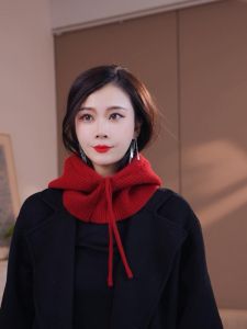 Fall and Winter 2024 New Arrival Wool Solid Color Woolen Hat Womens Neck Protection Heattech Integrated Knitting Scarf Hooded Scarf