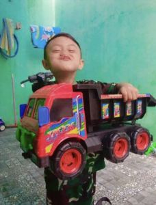 MAINAN MOBIL TRUCK PENGANGKUT PASIR UKURAN JUMBO BESAR / MOBILAN TRUK JUMBO / MAINAN ANAK LAKI LAKI