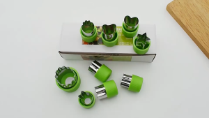 ALAT DAPUR SERBAGUNA CETAKAN  BEKAL ANAK ANAK & BUAH KUE KERING BENTUK MOTIF LUCU 9 PCS ALAT PEMOTONG UNIK