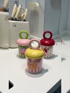 ถ้วยผลไม้พกพาสะดวก ไม้ระบายน้ำ2ชั้น แถมส้อม ถ้วยเก็บสลัดผล วัสดุพลาสติก