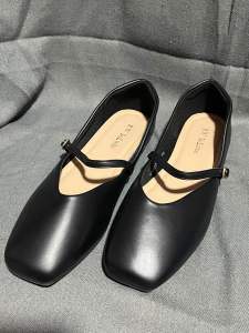 RW SoLuxe black flat shoes size 10