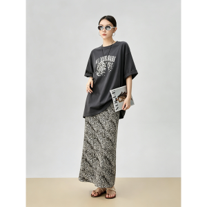GULILI | Retro Grey Floral Print T-Shirt Leopard Skirt Set