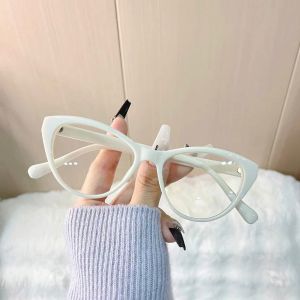 Retro Heart-Shaped Ultra-Light Womens Glasses Frame Fashionable Anti-Blue Light Small Frame Cat-Eye Glasses for Nearsightedness
