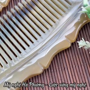 Lược sừng chuôi Liềm khía thân trúc (size: L-20cm) | Mỹ nghệ Hà Phương lược massage thư giãn giúp trí não tỉnh táo