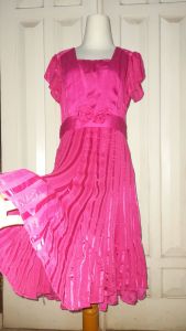 Gaun pesta/gaun manggung/gaun artis magenta cantik ex-import ld 94 pb 100