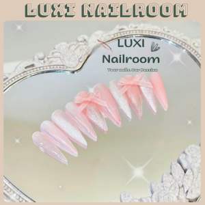 Nailbox - Móng Úp Thiết Kế Thủ Công Mẫu Thạch Hồng Mắt Mèo Kết Hợp Tráng Gương Cực Quang Charm Nơ Vải Tiểu Thư