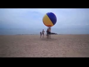 Bola Pantai Jumbo Warna 100cm: Bola Pantai Raksasa Tiup Jumbo PVC