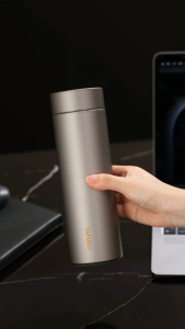 Bình giữ nhiệt TAFUCO 500ml chất liệu TItanium trọng lượng nhẹ màu xám đậm có rây lọc trà giữ nhiệt 6 -12 tiếng