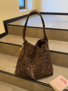 Casual Large Capacity Tote Bag 2025 Autumn Winter Versatile Leopard Print Underarm Commuter Bag Fashionable Student Bag