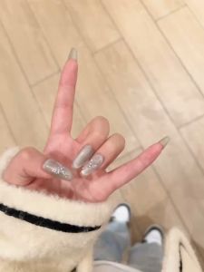 Purely handmade artificial nails suitable for spring butterfly shape very shiny diamonds