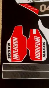 Stiker CRF 150L Decal: Stiker Motor Grafis Hitam Abu List Merah