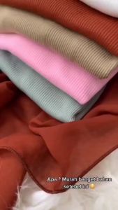 Kaos Turtleneck Pria & Wanita: Leher Tinggi Rib Premium