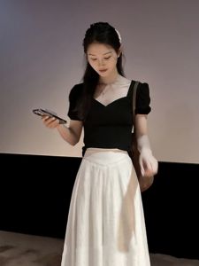 สไตล์ฝรั่งเศส Hepburn หรูหรา คอวี เสื้อเชิ้ตแขนฟองสั้น พรางหุ่น ผู้หญิง เสื้อท่อนบน ฤดูร้อน แฟชั่นมาใหม่ Sensation