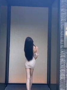 ชุดเดรสสั้นออกงานสีครีม เปิดไหล่  ผ้าลูกไม้ มีซับในเต็มตัว อกยางยืด สม็อคข้างลำตัว ทรงเข้ารูป ชุดไปทำบุญ #9725