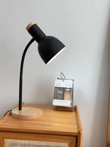 北欧创意台灯，简约高级led护眼台灯，大学生宿舍阅读现代床头灯