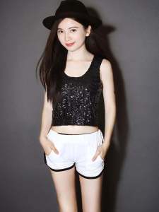 เสื้อกล้ามสายเดี่ยวสั้นประดับเลื่อมสุดเซ็กซี่สไตล์ฮ่องกงแฟชั่นสำหรับผู้หญิง เสื้อชั้นในตาข่ายสั้นแบบลำลอง ฤดูใบไม้ร่วง 2019