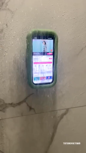 Hộp đựng Điện thoại gắn tường xem phim nhà tắm chống nước có phiên bản Xoay 360 độ cảm ứng dễ dàng