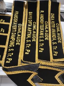 (1 hari jadi) Selempang Slempang Wisuda Custom beludru list Renda /Selempang slempang Bordir nama / sash /selendang wisuda