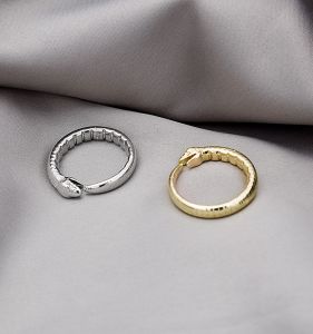 แหวนเปิดงูแฟชั่นสําหรับคู่แหวนธีมสัตว์แบบปรับได้สไตล์ฮิปฮอปในโลหะผสมเงินหรือทองชุบสําหรับผู้ชายและผู้หญิง