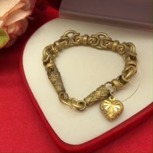 สร้อยข้อมือทองเหลืองลายมีนาคั่นหัวจรวดห้อยจี้หัวใจตัดลาย 6.5 นิ้ว ทองเหลืองโบราณ - ความยาว 25 มิติ