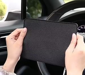 Rấm ddungwg vật dụng chống trượt đa năng bề mặt cao su dùng cho xe hơi
