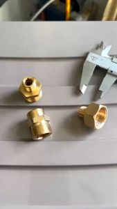 Cục nối chuyển Ren 22mm ra 13.8mm bằng đồng. Chuyển đổi Ren Trong và Ren Ngoài. Hàng đẹp bền bỉ.