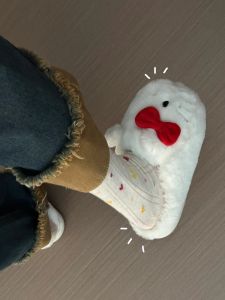 รองเท้าแตะผู้หญิงลายแมวพันด้ายหนา ทรงหัวมน พื้นยาง ใส่ในบ้าน ฤดูใบไม้ร่วง/ฤดูหนาว รองเท้าแตะผ้าฝ้ายอ่อนน่ารักสำหรับนักเรียน