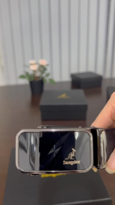 ซื้อ1 แถม1 (Sangdee) K5 เข็มขัดผู้ชาย หัวเข็มขัดคลิกอัตโนมัติ เข็มขัดหนังวัวแท้ แบบไร้ขอบรอยเย็บด้านข้าง แฟชั่นคลาสสิกสีดำ แถมฟรีกระเป๋าสีดำ