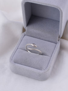 แหวนเงินแท้ 925 ดีไซน์รูปงูหรูหราน้ําหนักเบาสําหรับผู้หญิงเปิดแหวนหมี/หมู/สัตว์เล็กรูปแบบ