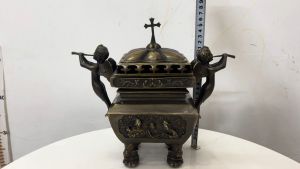 Đỉnh trầm vuông công giáo bằng đồng cao 35cm rộng 30cm nặng 5kg