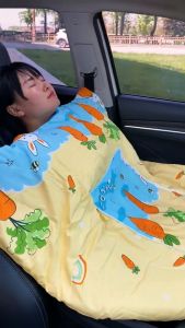 Balmut Bantal Selimut Travel 105x150Cm