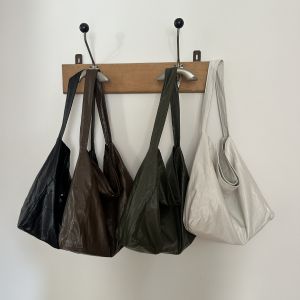 Retro Hong Kong Style High Quality PU Soft Leather Texture Tote Womens Bag Large Capacity Simple Commute Single Shoulder Armpit Bag