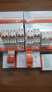 Aptomat CB DC 1000V DC 2P/63A LW chuyên dụng cho điện năng lượng mặt trời-át 1 chiều-át tô mát- điều khiển sạc pin năng lượng mặt trời.