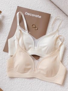 Cool Sensation Ice Silk Womens Underwear Seamless Large Chest Appears Small Summer Ultra-Thin Rabbit Ear Cup Bra Gathered