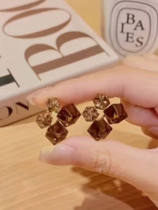 Geometric S925 Silver Needle Vintage Style Earrings Womens Fashionable Trendy Diamond Studs Earrings Easy to Clean And Maintain