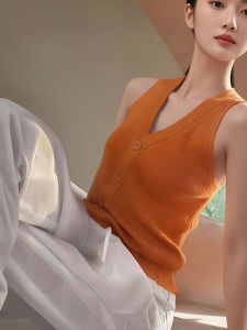 chaqi | เสื้อถักคอวีแขนกุดสำหรับผู้หญิง ฤดูร้อน 2025 ดีไซน์ใหม่ เสื้อคลุมคอวีแบบสวมหัว กระดุมแถวเดียว ทรงเข้ารูป เสื้อคลุมแบบสวมหัว