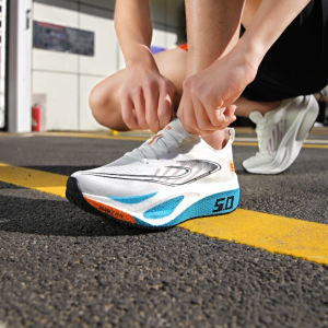 Real carbon plate running shoes racing running shoes cushioning wear-resistant comfortable sports shoes Kasut Lari