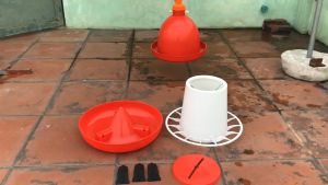 Máng Ăn Chống Bới Cho Gà Loại 7Kg Máng Ăn Cho Gia Cầm Có Nắp Đậy Loại 1