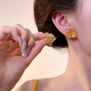 ต่างหูดอกไม้เรซินหวานสำหรับผู้หญิง 2025 ดีไซน์ใหม่ ดีไซน์หรูหรา ต่างหูแบบเล็ก ต่างหูตกแต่งหู ต่างหูแฟชั่น