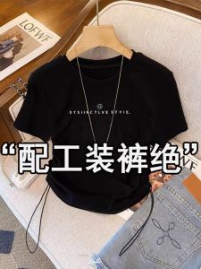 สไตล์อเมริกัน สีดำ เสื้อยืดแขนสั้นผู้หญิง ฤดูร้อน บาง ดีไซน์ Sense พลีท เอว พรางหุ่น เซ็กซี่ สั้น เสื้อท่อนบน