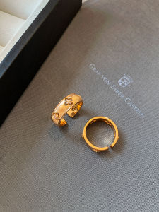 CAFFTI | Golden Clover Minimalist Luxury Finger Ring
