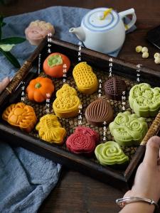 2025 New Mooncakes Lion Wake Royal Style Guangdong Flowing Heart Ice Skin Hand Pressed Home Use Kitchen Baking Mold Tools