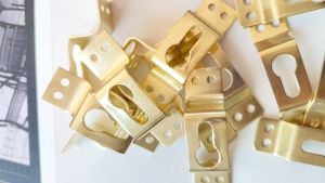 5-15kg ของ รูปติดผนัง ที่ติดรูป ตะขอแขวนรูปภาพ ตะขอสีทอง พร้อมสกรูยึด น้ำหนักมากสูง