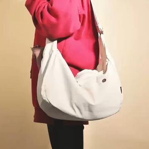 กระเป๋าสะพายข้างไนลอนแบบใหม่สำหรับผู้หญิงกระเป๋าผ้าเดินทางแบบสบาย ๆ กันน้ำและทนต่อการสึกหรอ