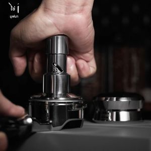 MUVNA V2 Espresso Tamper 30lbs ความดันสปริงโหลดกาแฟ Tamper สแตนเลสแรงโน้มถ่วง Adaptive ความสูงจําหน่ายชุดใหม่