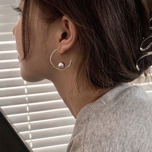ต่างหูไข่มุกเงิน S925 สำหรับผู้หญิง ต่างหูรูปตัว C แบบลำลอง ดีไซน์เรียบง่าย สไตล์เกาหลี เครื่องประดับแฟชั่น