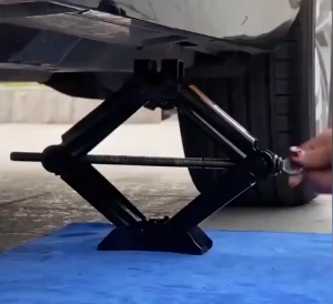 1.0T/2.0T Capacity Hand Cranked Car Scissor Jack for All Cars for Wheel Nut/Bolt for car heavy duty Repairing Tool Lifter