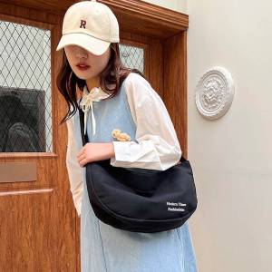 🌟Simple Canvas Dumpling Shoulder Bag Female Leisure Bag 时尚休闲帆布女士斜跨包单肩饺子包简约轻便逛街女生布包